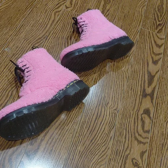 Dr. Martens Pink Faux Shearling Lace-Up Boots with Black Trim - Picture 3 of 8